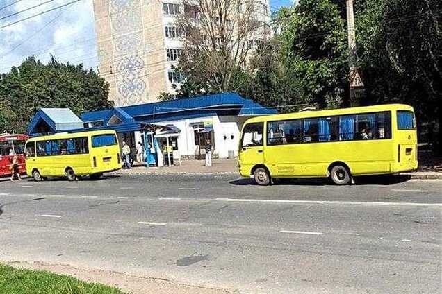 В Тернополе среди бела дня стащили автобусную остановку