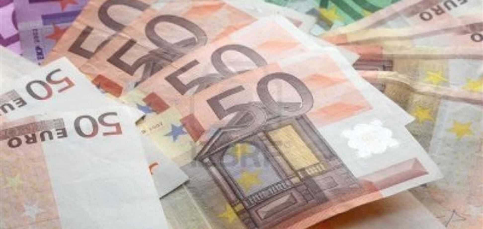 Евро снизился на открытии межбанка