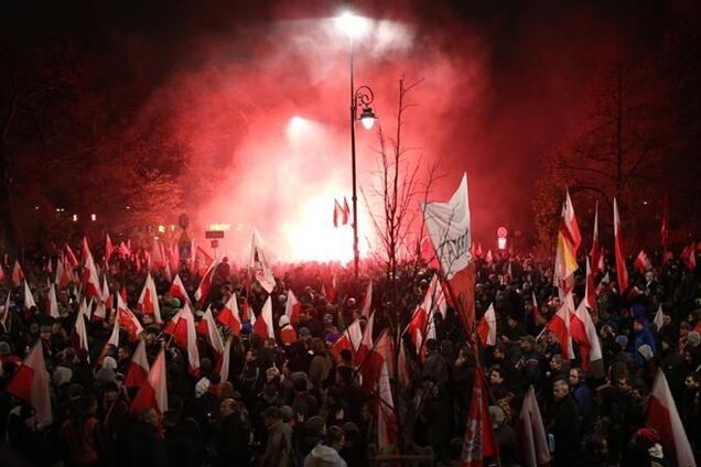 Посла Польши вызвали в МИД РФ из-за беспорядков в Варшаве