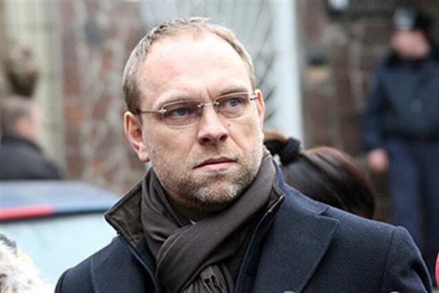 Суд отпустил Власенко под залог