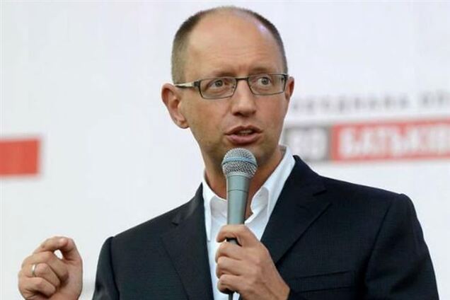 Янукович не собирается миловать Тимошенко – Яценюк