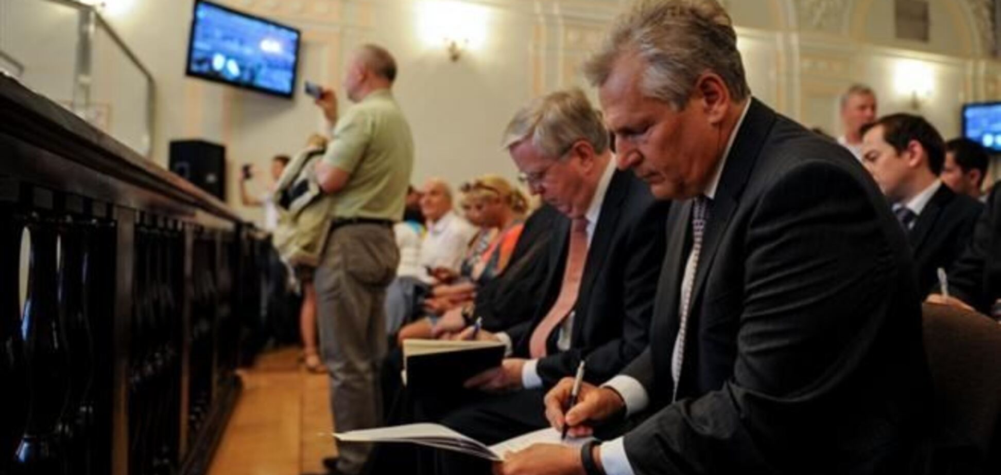 Миссия Кокса-Квасьневского продлена до саммита в Вильнюсе