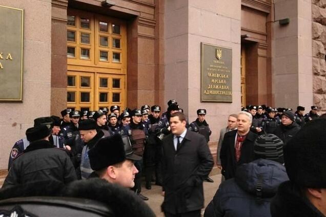 Митинг оппозиции под Киевсоветом не простоял и часа