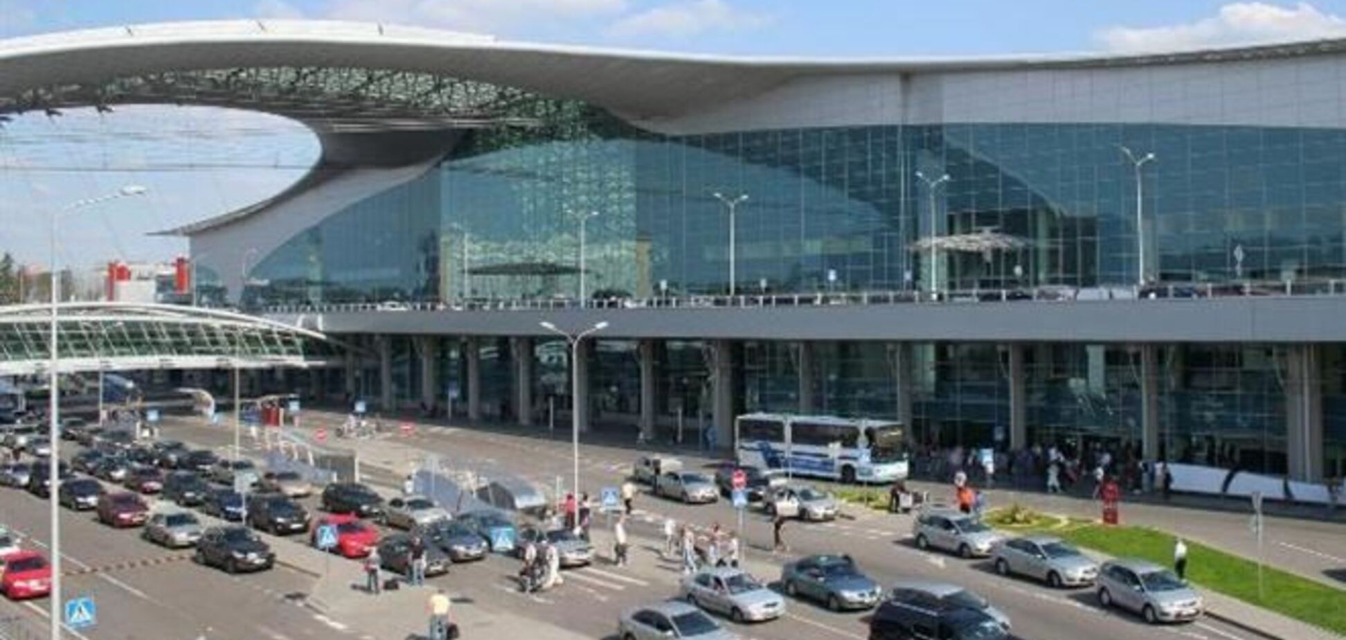 Неизвестный открыл стрельбу в аэропорту 'Шереметьево'