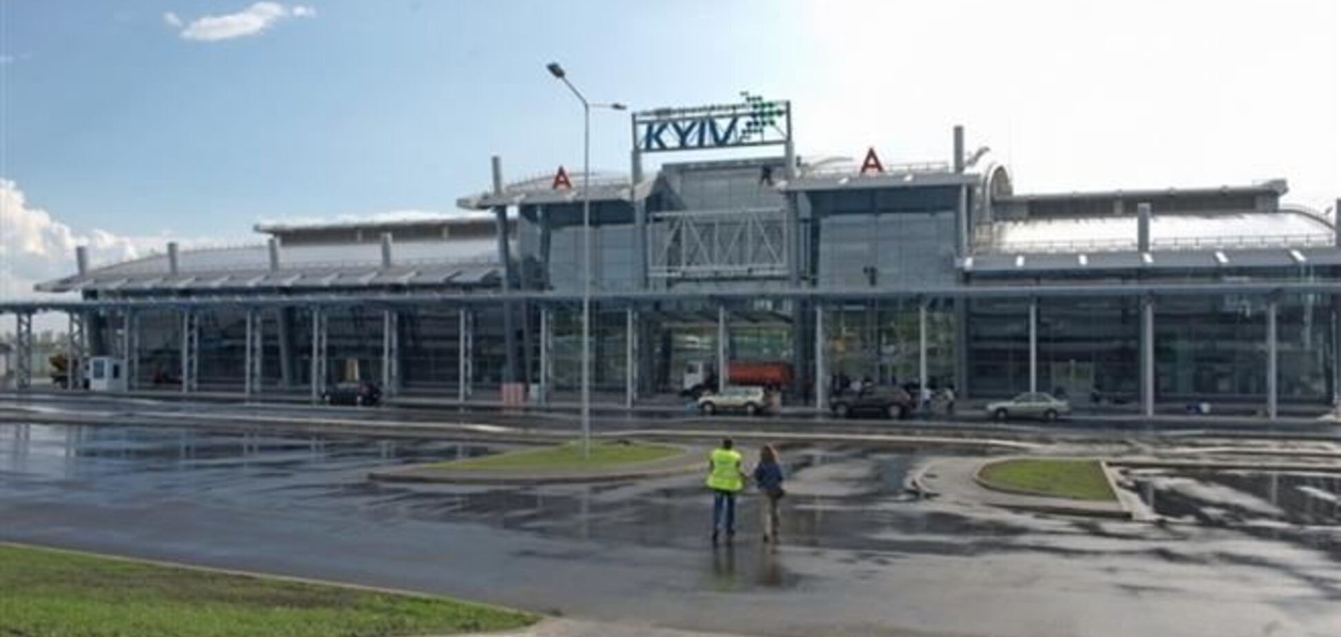 Россиянка пыталась ввезти через 'Жуляны' косметику на 330 тыс. гривен