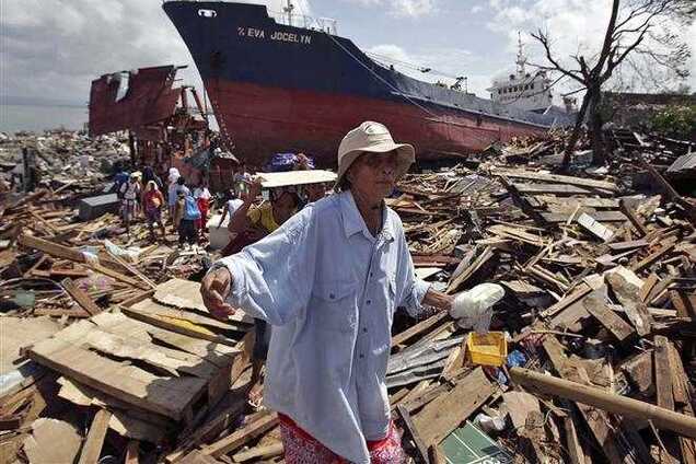 Власти Филиппин подтвердили гибель 1833 человек от тайфуна 'Хайян'