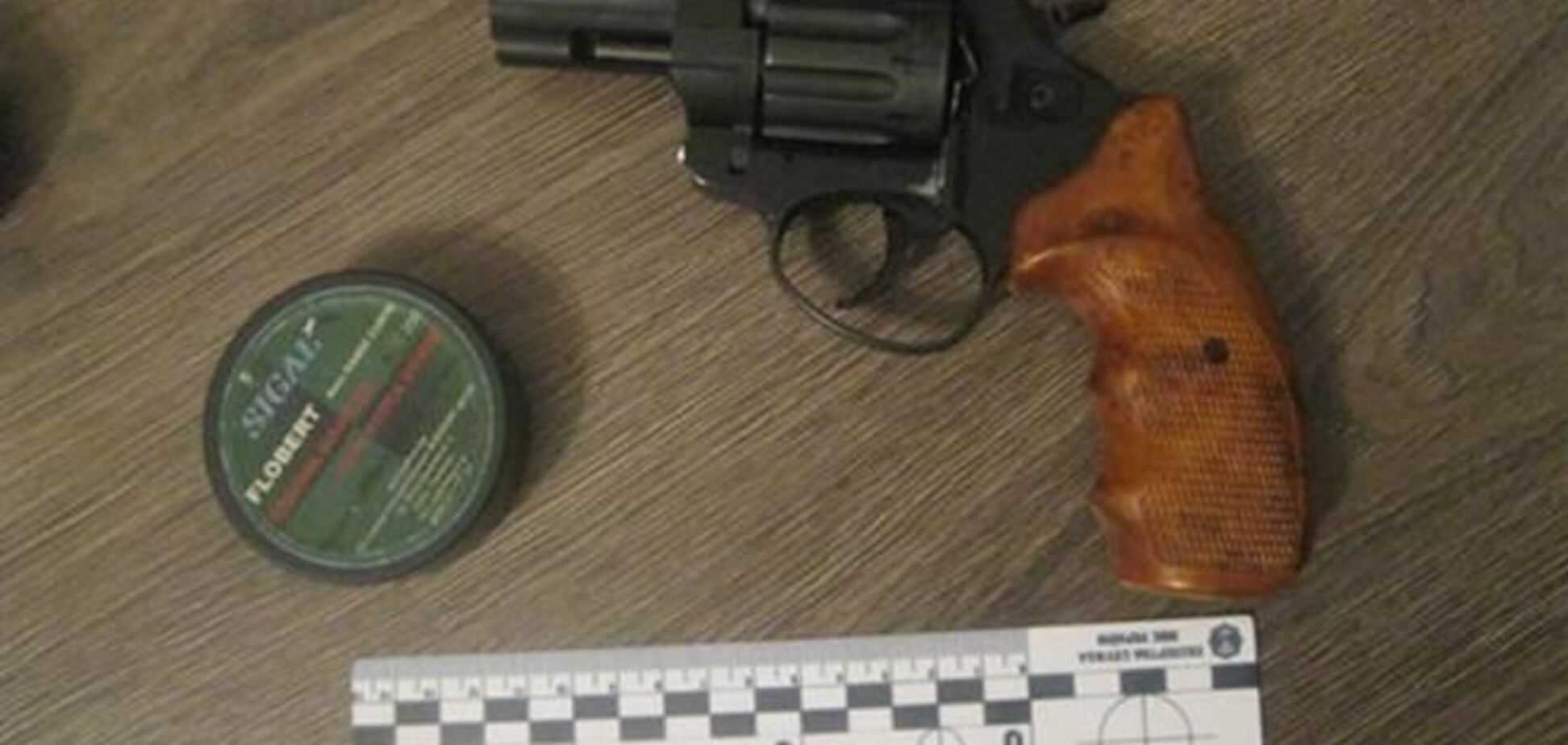 Безработный киевлянин ранил парня ради телефона