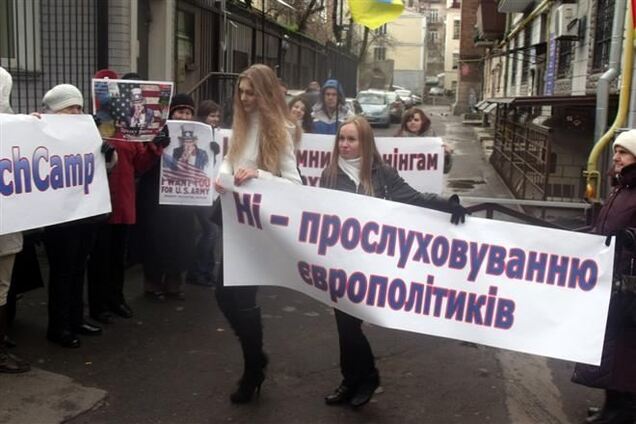 В Киеве пикетировали Американский культурный центр