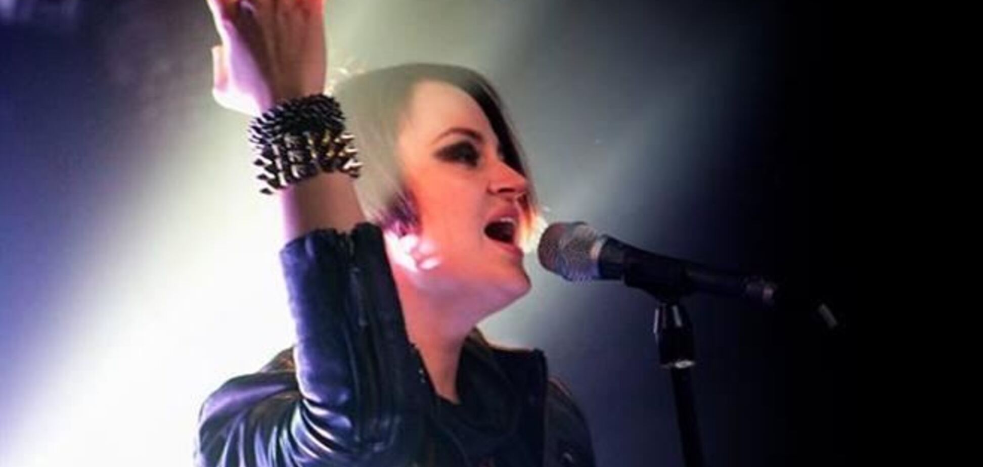 Звезда 90-х решила раздевать фанатов ради новой славы