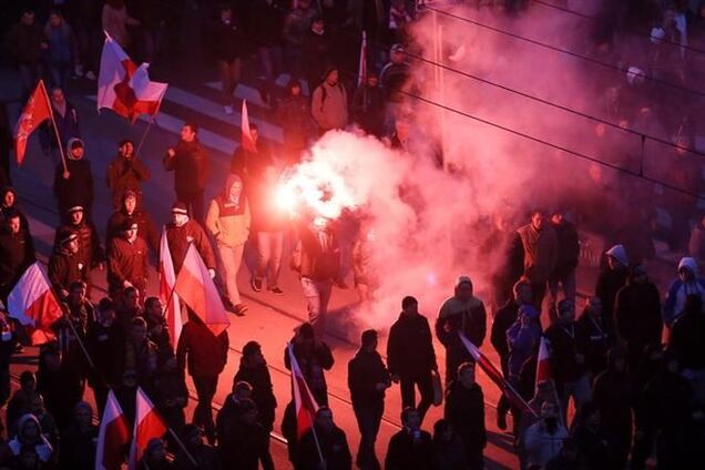 В Польше сняли подозрения с двух задержанных у посольства РФ