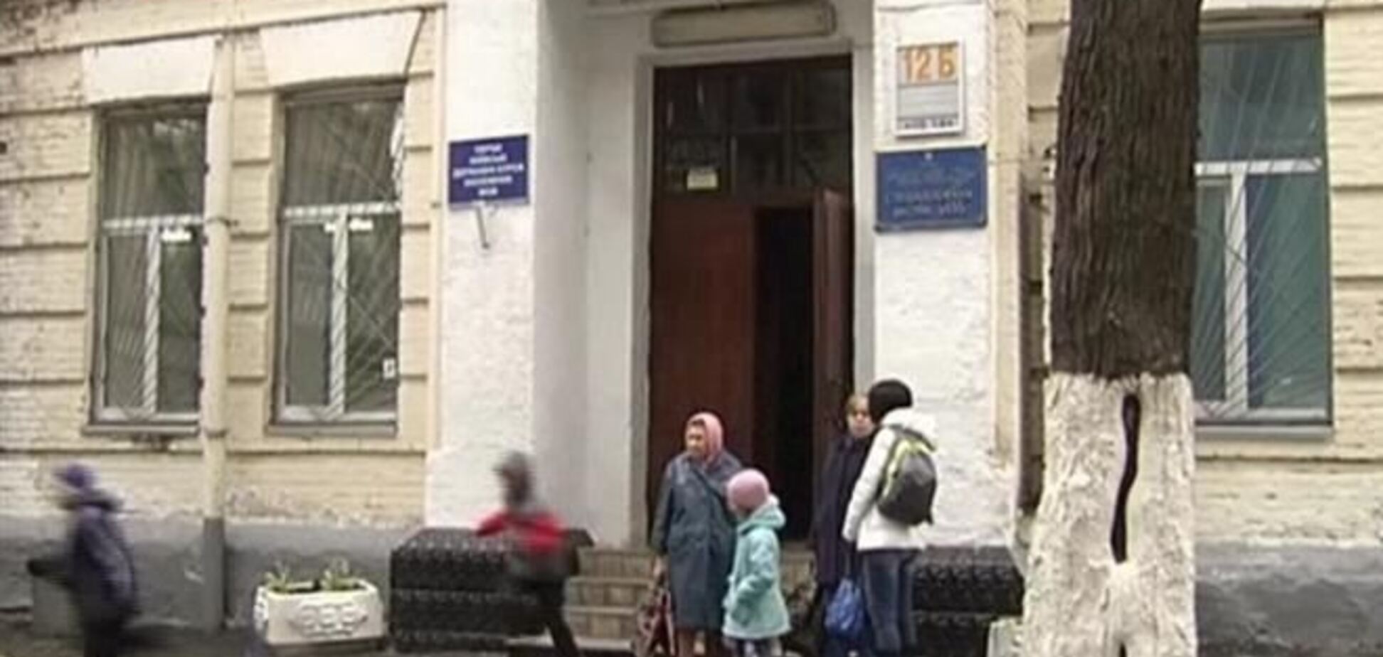 К школе в центре столицы придираются из-за земли - СМИ