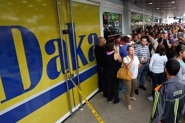 В Венесуэле объявлена охота на 'капиталистических паразитов'