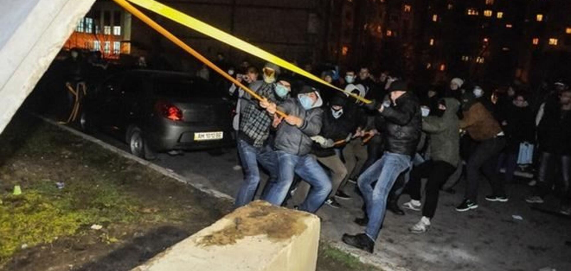 Строительный конфликт в Киеве: милиция применила слезоточивый газ