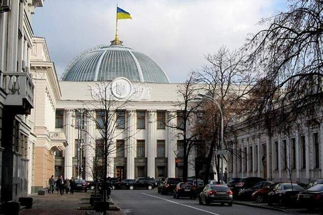 Нардепы обожают черные 'Мерсы' и 'Лексусы'