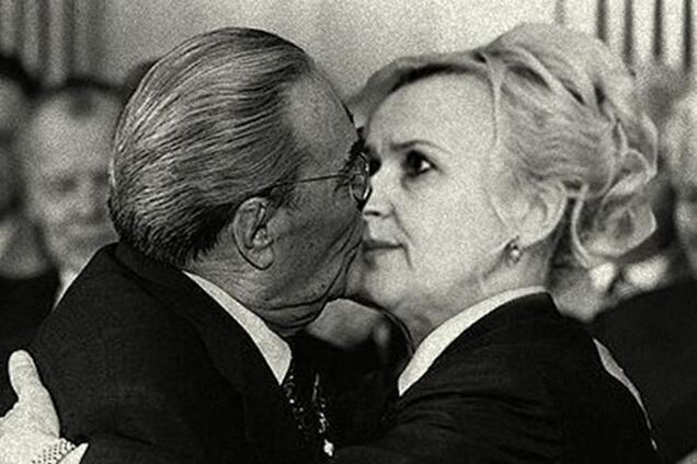 Знову висимо між минулим і майбутнім