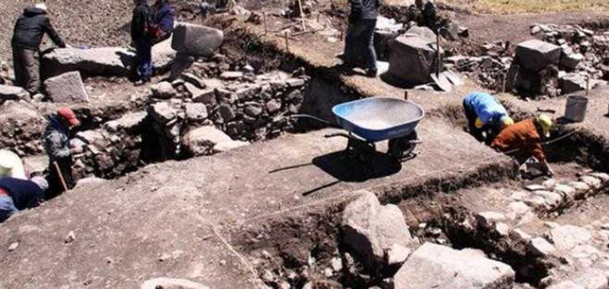 Археологи обнаружили первую стену майя, расписанную фресками