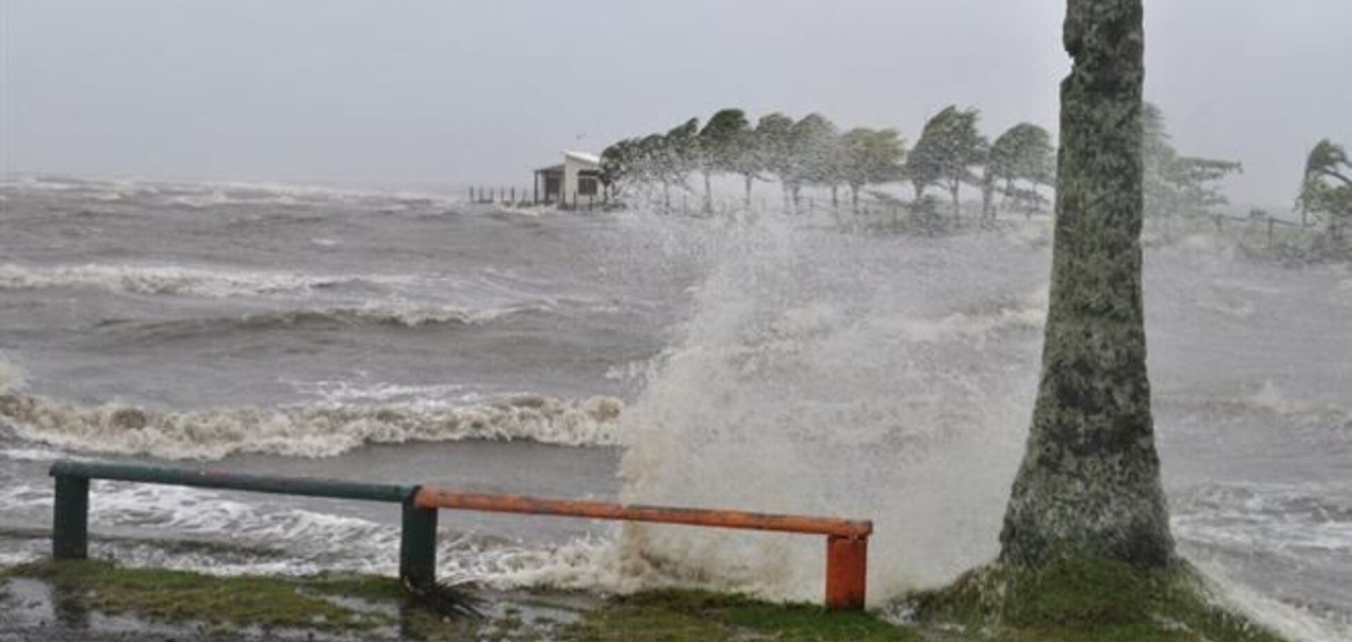 Мощный циклон надвигается на западное побережье США 