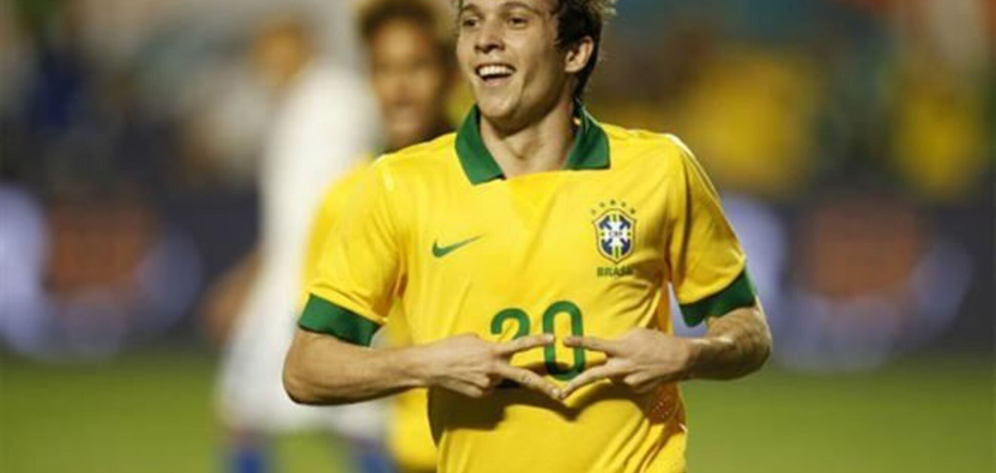 Бернард и Виллиан забили первые голы за сборную Бразилии