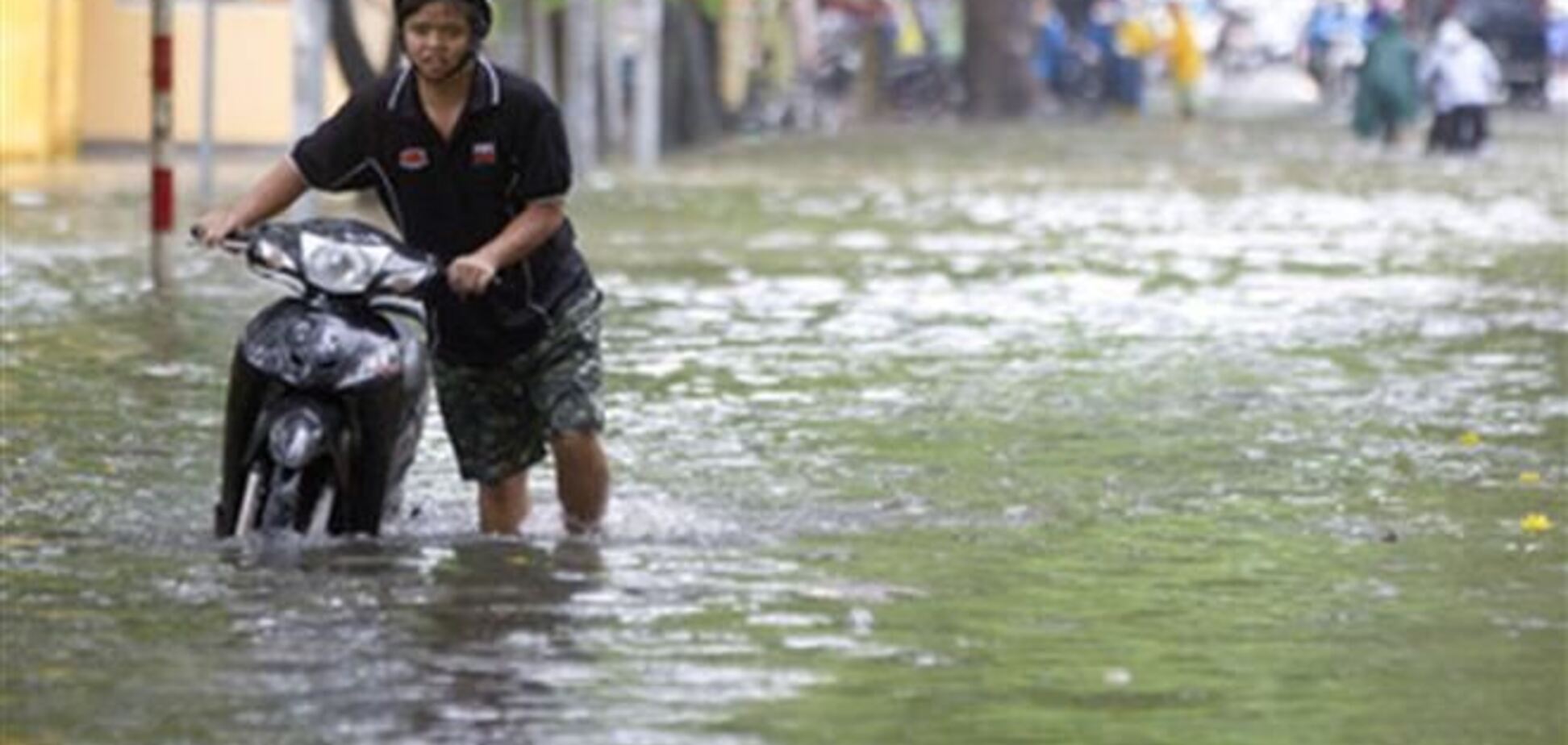 Наводнение во Вьетнаме: погибли 28 человек, десятки тысяч остались без жилья
