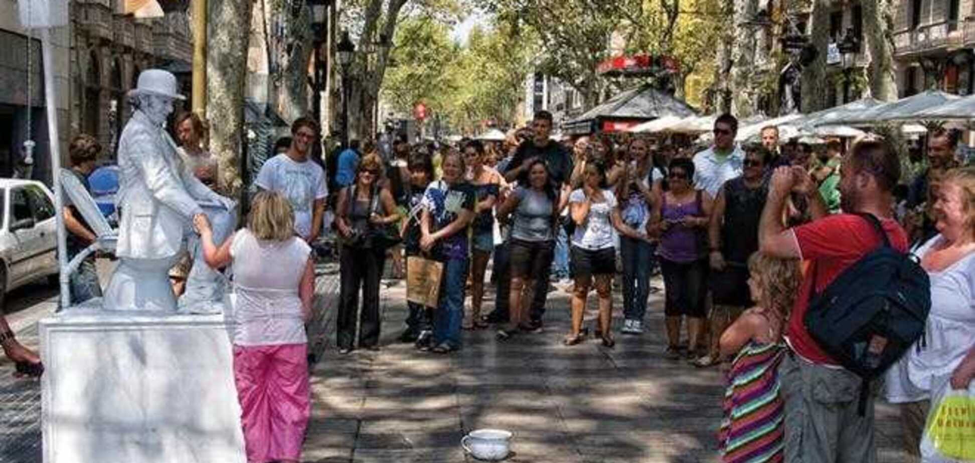 Туристы больше не смогут купить птичку на бульваре Рамбла в Барселоне 