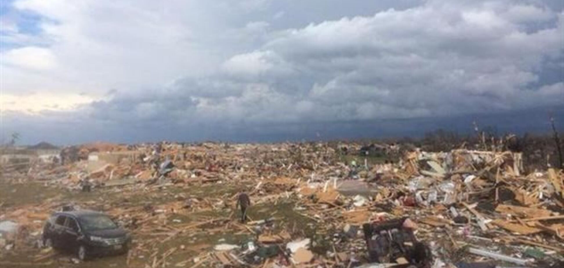 Торнадо обрушилось на штат Иллинойс: есть жертвы