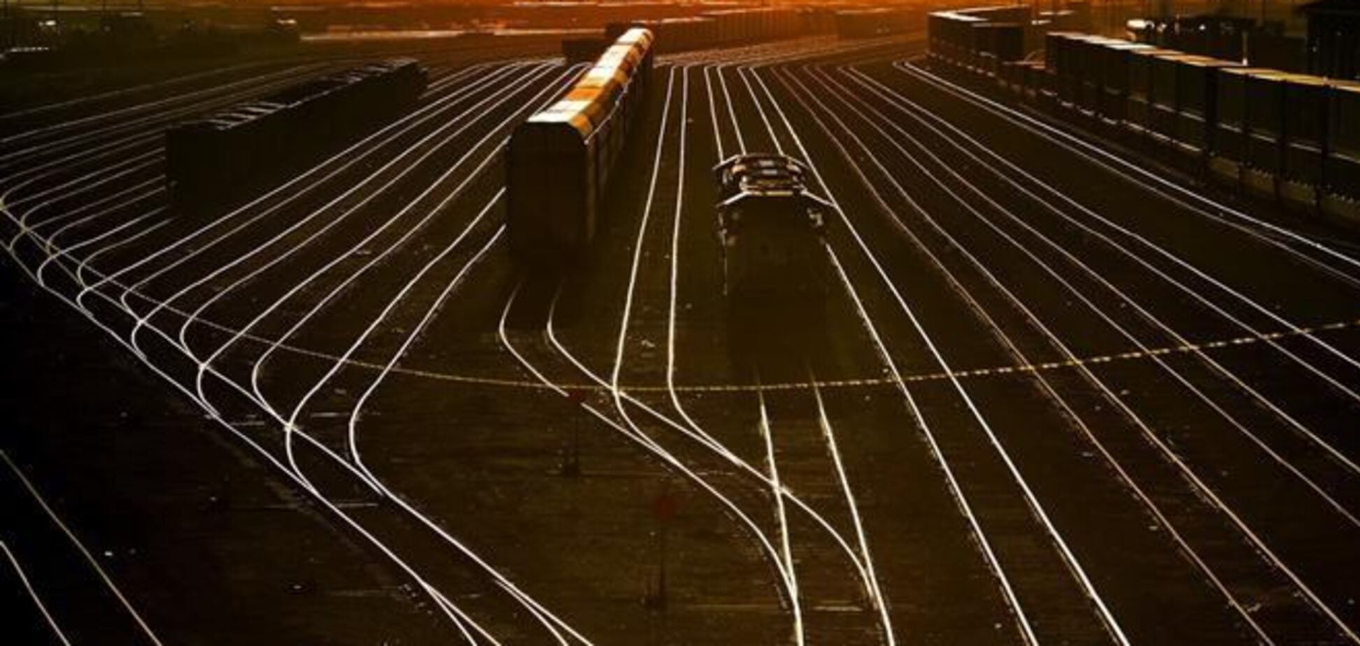 'Укрзализныця' вводит на новогодние праздники 13 поездов и скидки на билеты