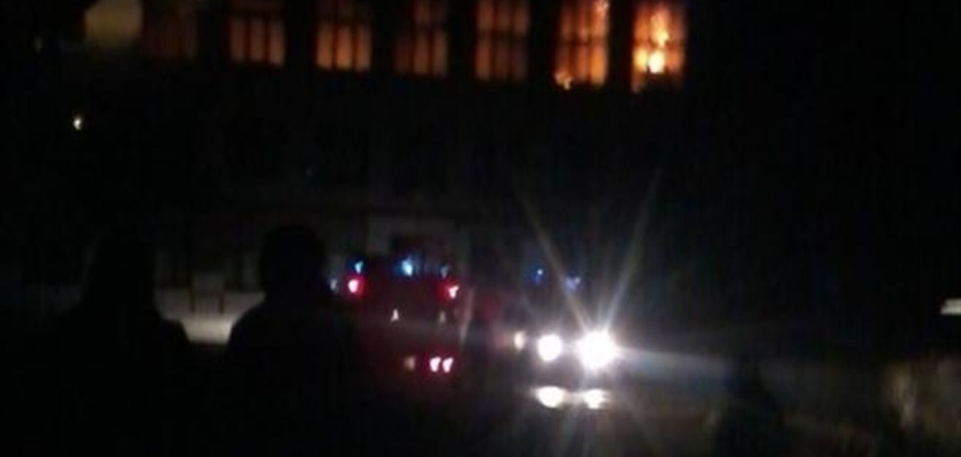 Пожежа в Єнакієвому: евакуйовані учні школи-інтернату