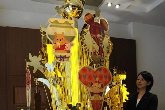 В Токио продается елка из чистого золота за $5 млн