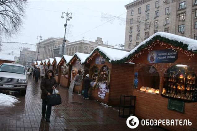 Центр Киева заставят новогодними 'избушками'