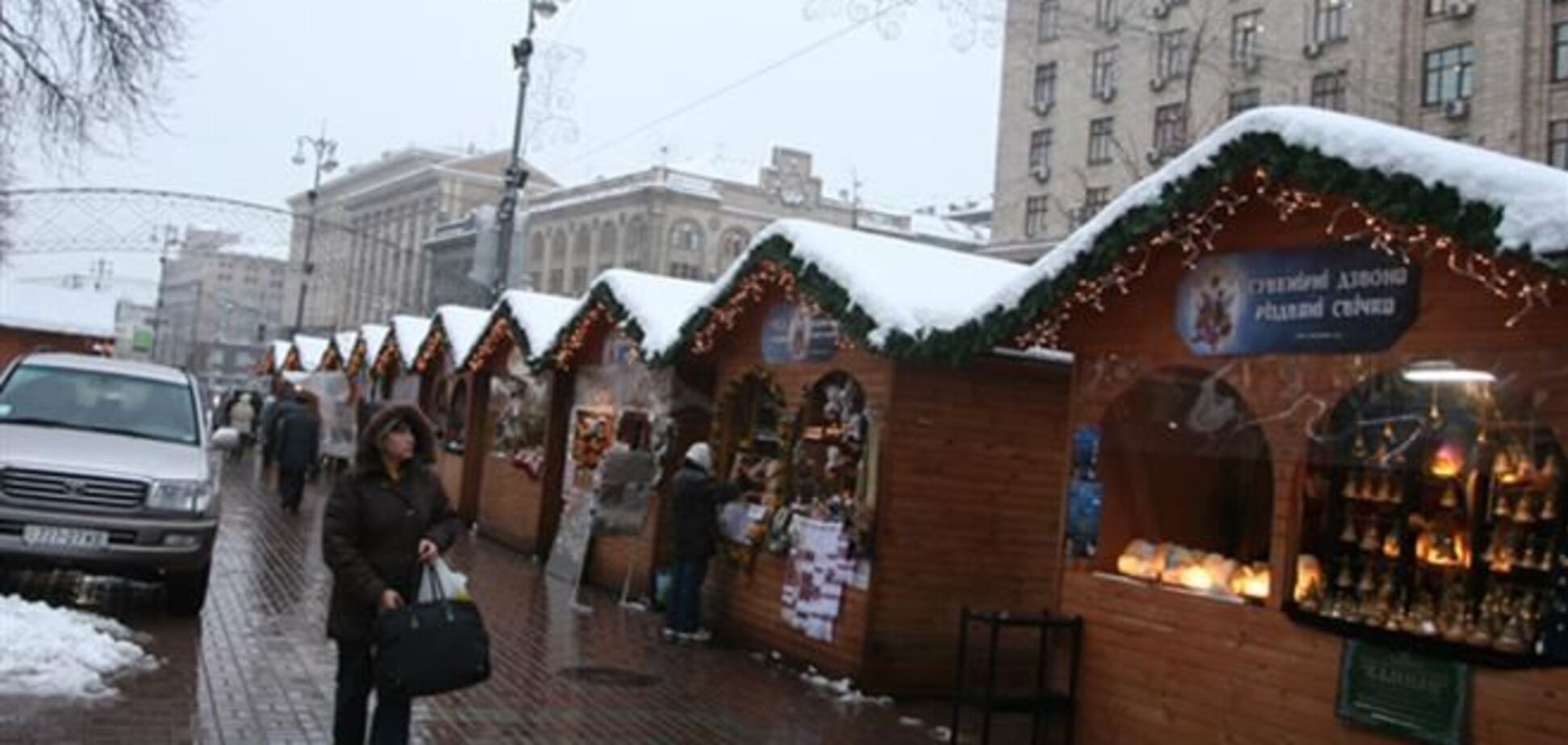 Центр Киева заставят новогодними 'избушками'