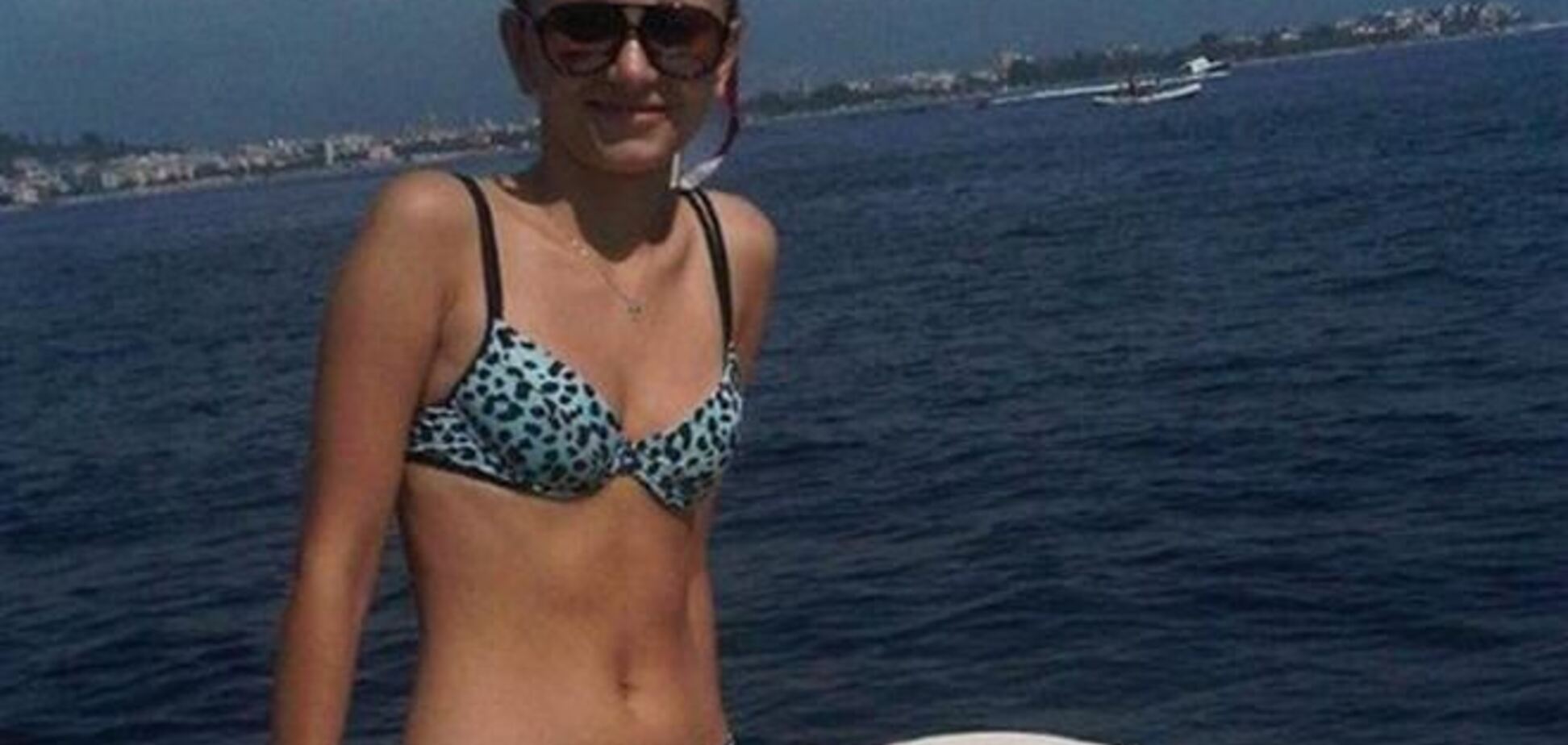 Свободовец Аронец показал шикарное тело своей жены в бикини