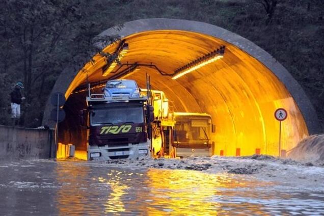 На Сардинии 'Клеопатра' убила девять человек