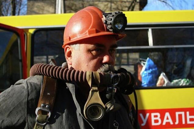 Рятувальники витягли гірника під завалу на шахті в Кривому Розі
