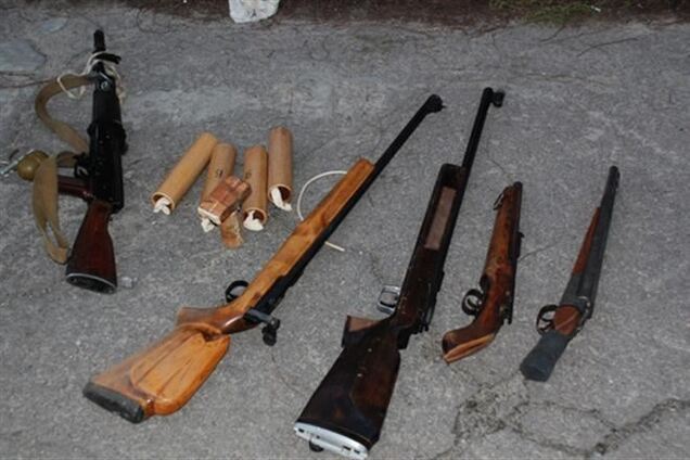 В гараже бизнесмена-свободовца нашли автоматы, гранаты и наркотики