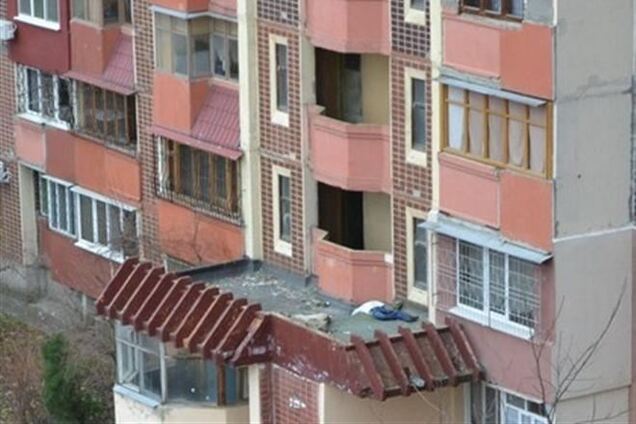 В Харькове тело самоубийцы два дня пролежало на козырьке подъезда