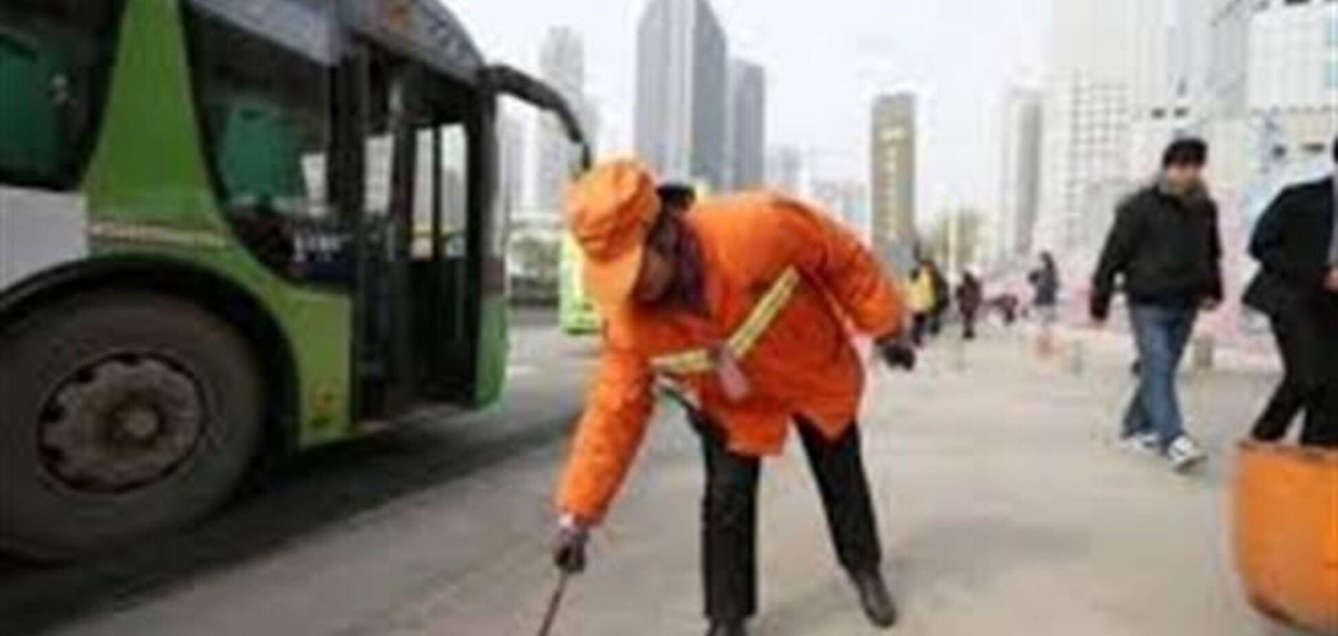 Миллионерша из Китая встает в 3 ночи, чтобы подмести улицы города