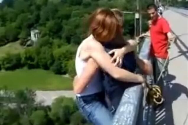 Экстрим-романтика: трюк с любимым чуть не стоил девушке жизни