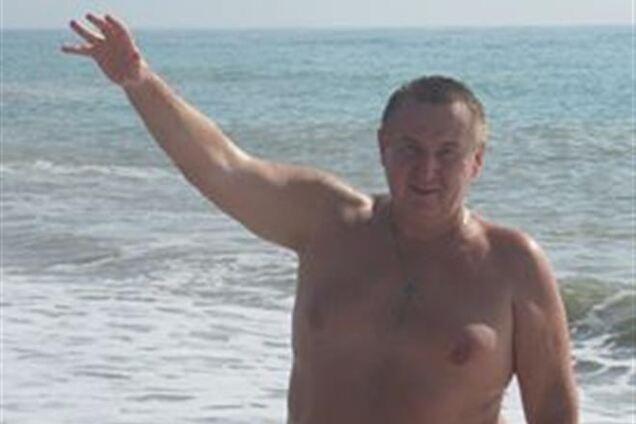 Крымский депутат показал голое тело