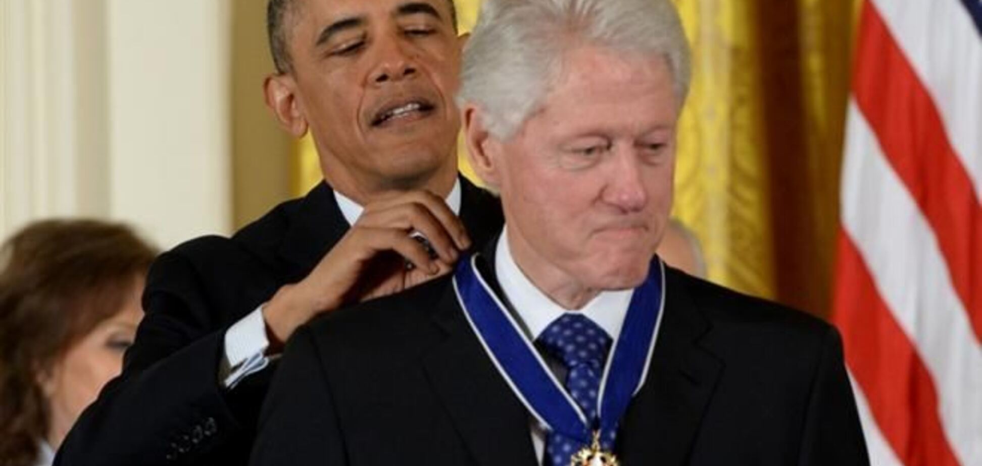Обама вручил Клинтону президентскую медаль