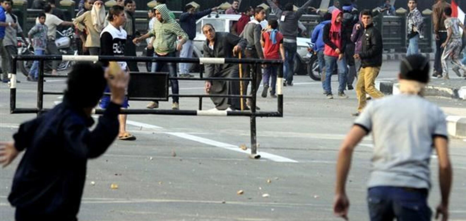 Протестувальників в Каїрі поліція розганяла газом, стріляниною і бронемашинами