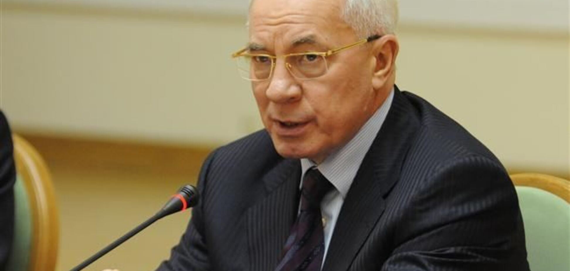Азаров пообещал рассмотреть проект Госбюджета 27 ноября 