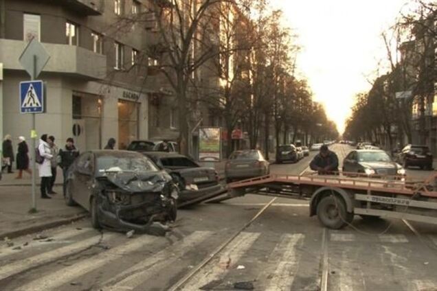 Тройное ДТП в Харькове: водитель вылетел из салона 