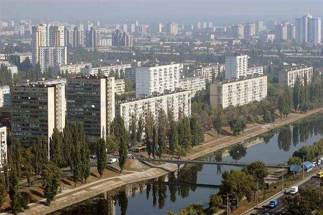 В Киеве милиционер спас девушку, прыгнувшую с моста