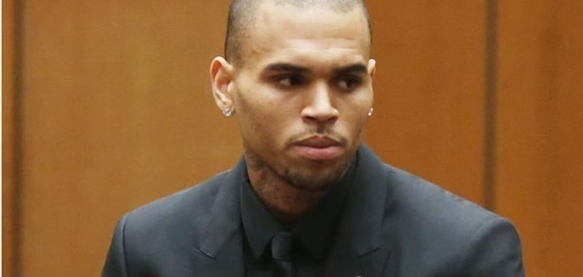 Певца Криса Брауна обязали пройти курсы по управлению гневом