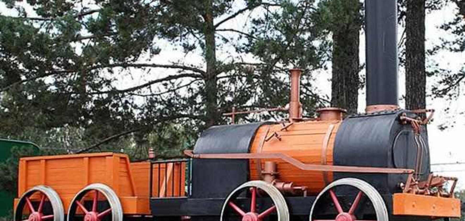 В Великобритании продается коттедж с паровозом