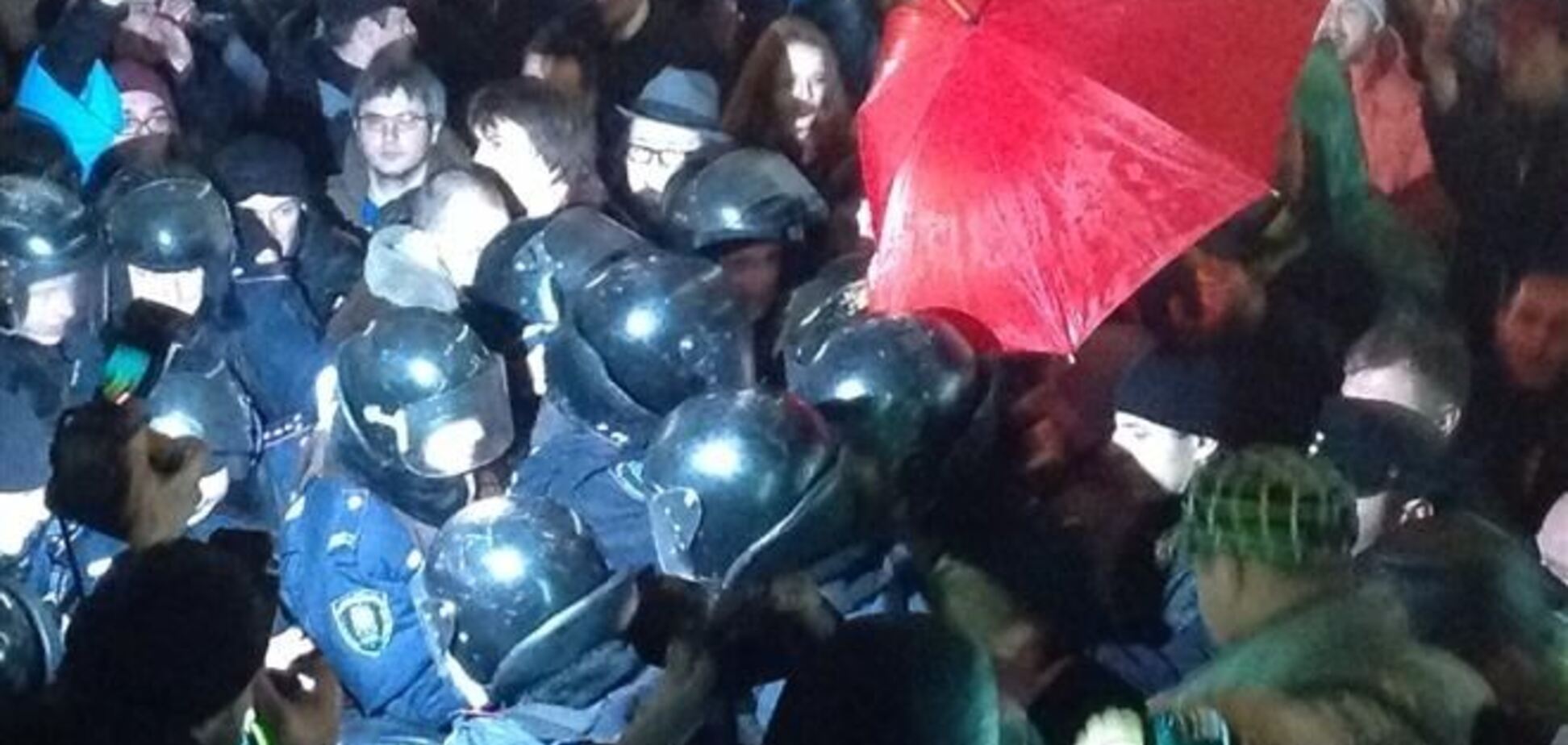 На Майдане 'Беркут' снес палатки