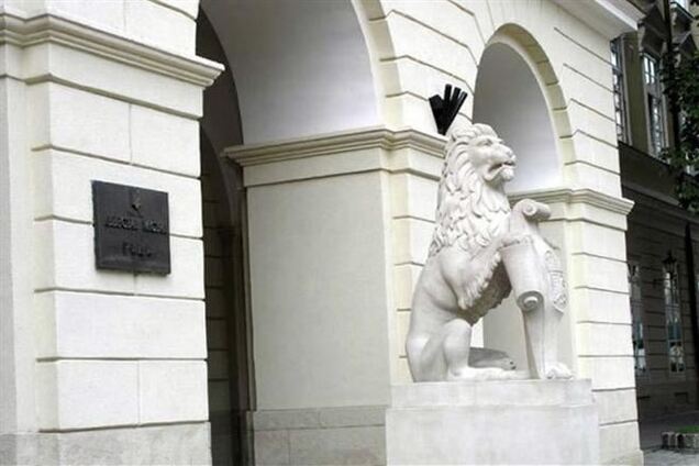 Львовский горсовет потребовал отставки Азарова