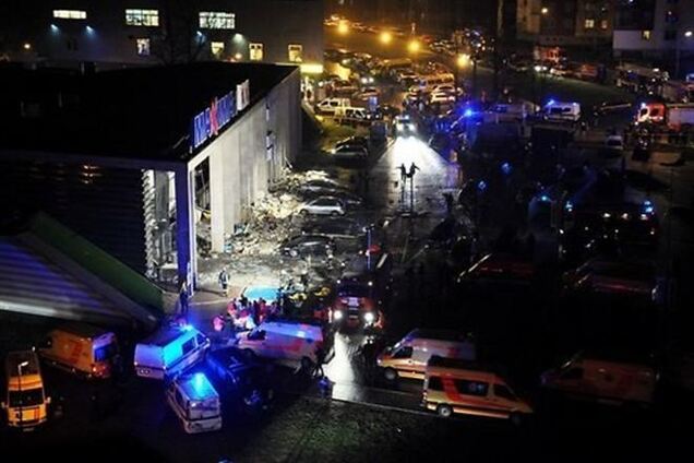 При обваленні даху ТЦ в Ризі загинули 26 людей