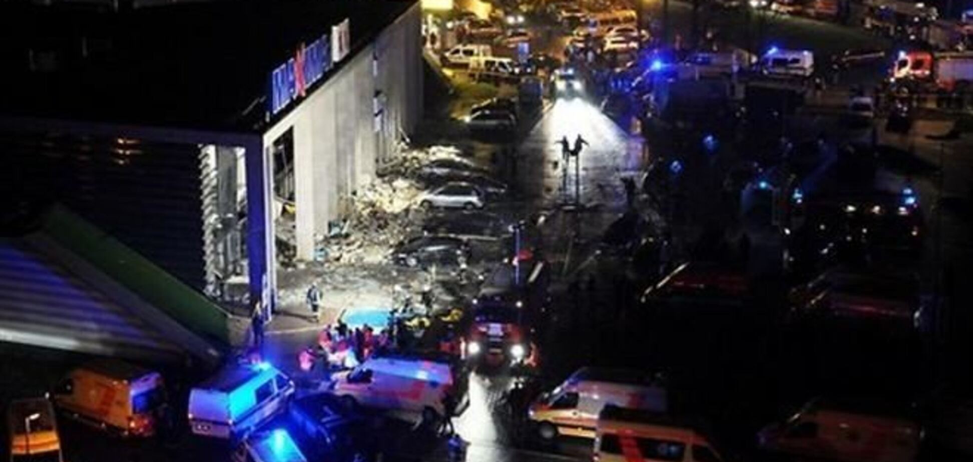 При обрушении крыши ТЦ в Риге погибли 26 человек
