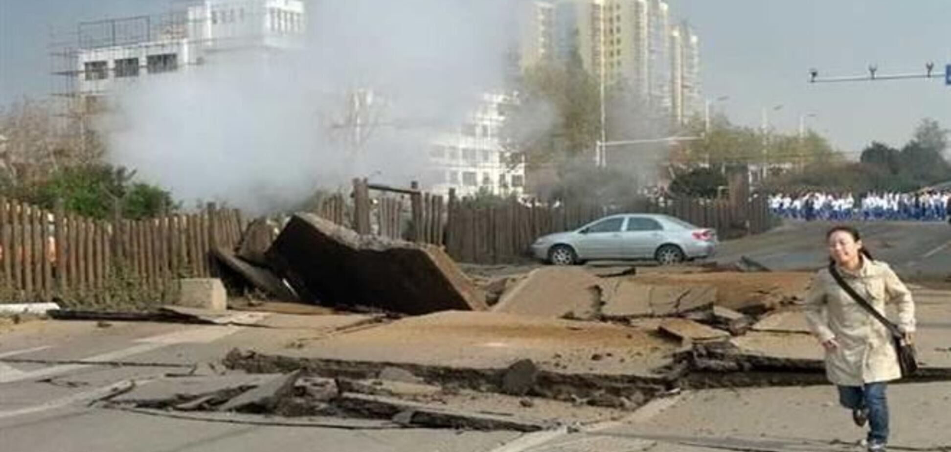 В Китае взорвался нефтепровод: 35 жертв, более сотни раненых